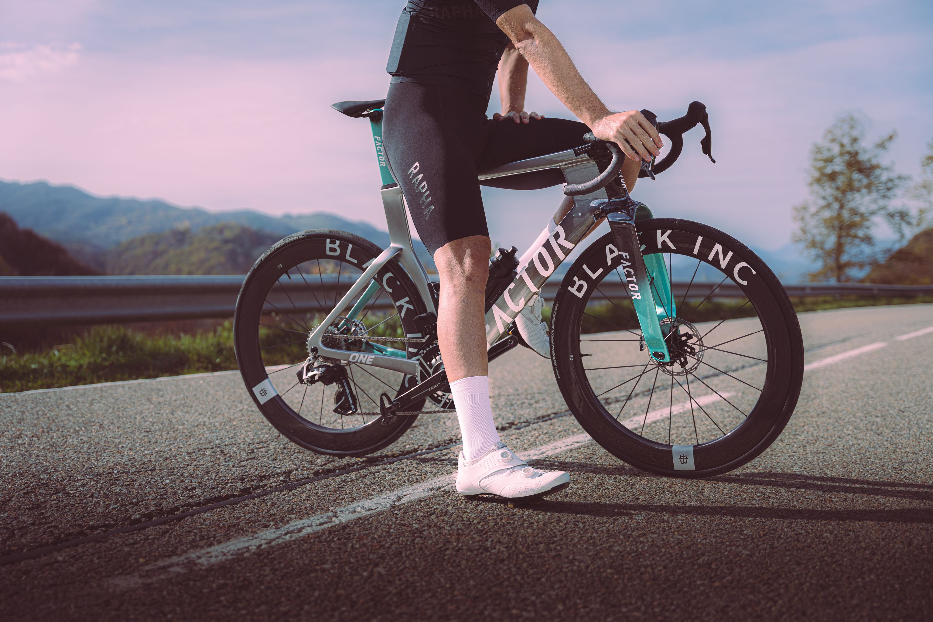 Factor ONE Silverstone ONE___Action___Silverstone_9_Ce332a