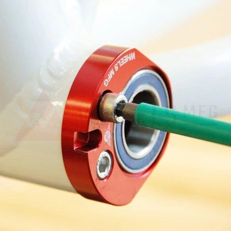 Suport WheelsMFG Eccentric BB30 Mufa/Oś 24mm Angular Contact Czarny