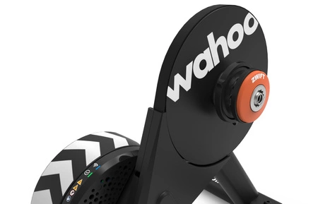Trenażer Wahoo KICKR CORE 2 (ZWIFT Cog & Click)