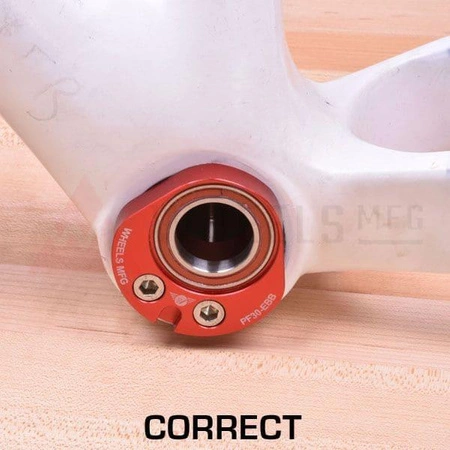 Suport WheelsMFG Eccentric BB30 Mufa/Oś 24mm Angular Contact Czarny