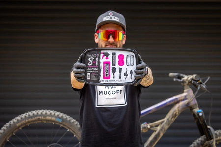 MUC-OFF ZESTAW DO MYCIA 8 W 1 8-In-One Bike Cleaning Kit